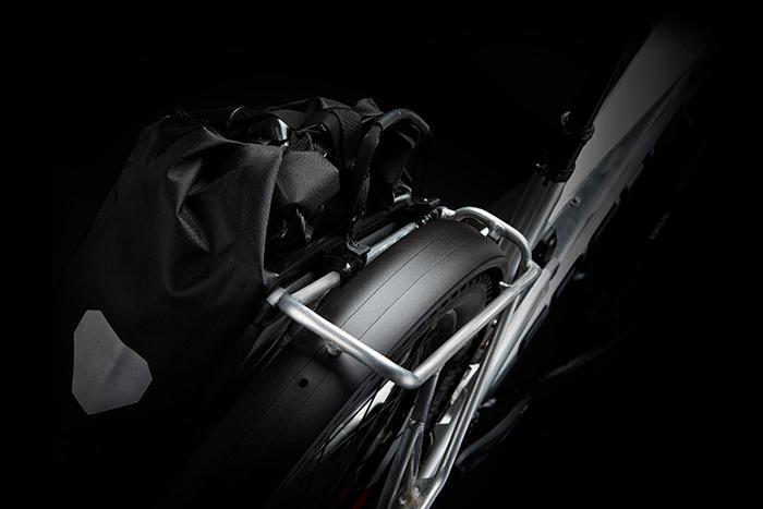 Bikepacking, Pendeln oder Trailtour mit dem neuen FOCUS THRON². Bikepacking, Pendeln oder Trailtour – der E-MTB Allrounder THRON² ist vielseitig einsetzbar.