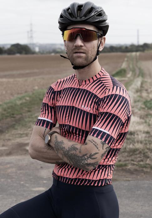 IZALCO MAX Style Passender Style: FOCUS Bikes IZALCO MAX Aero-Rennrad zusammen mit MAAP Trikot und Oakley Brille